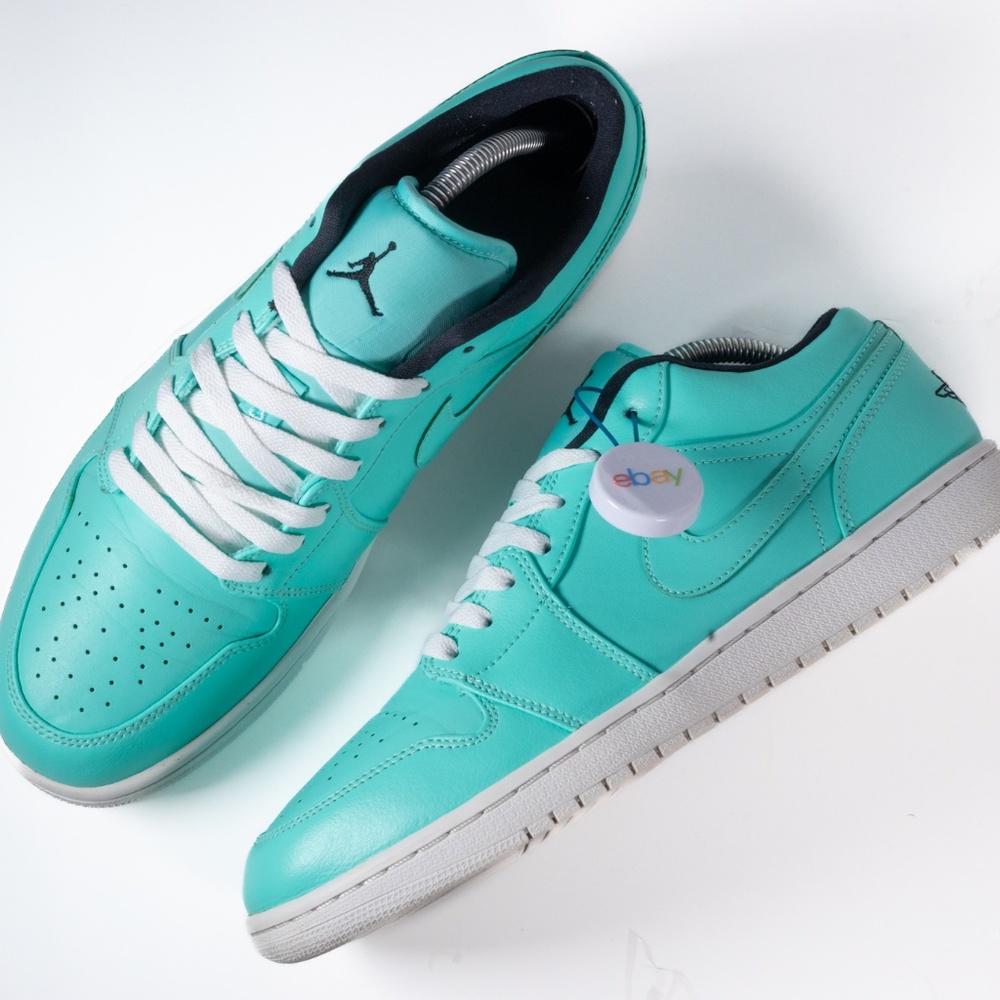 Jordan 1 Hyper Turquoise - US 10.5 - EXCELLENT CONDITION W/ BOX